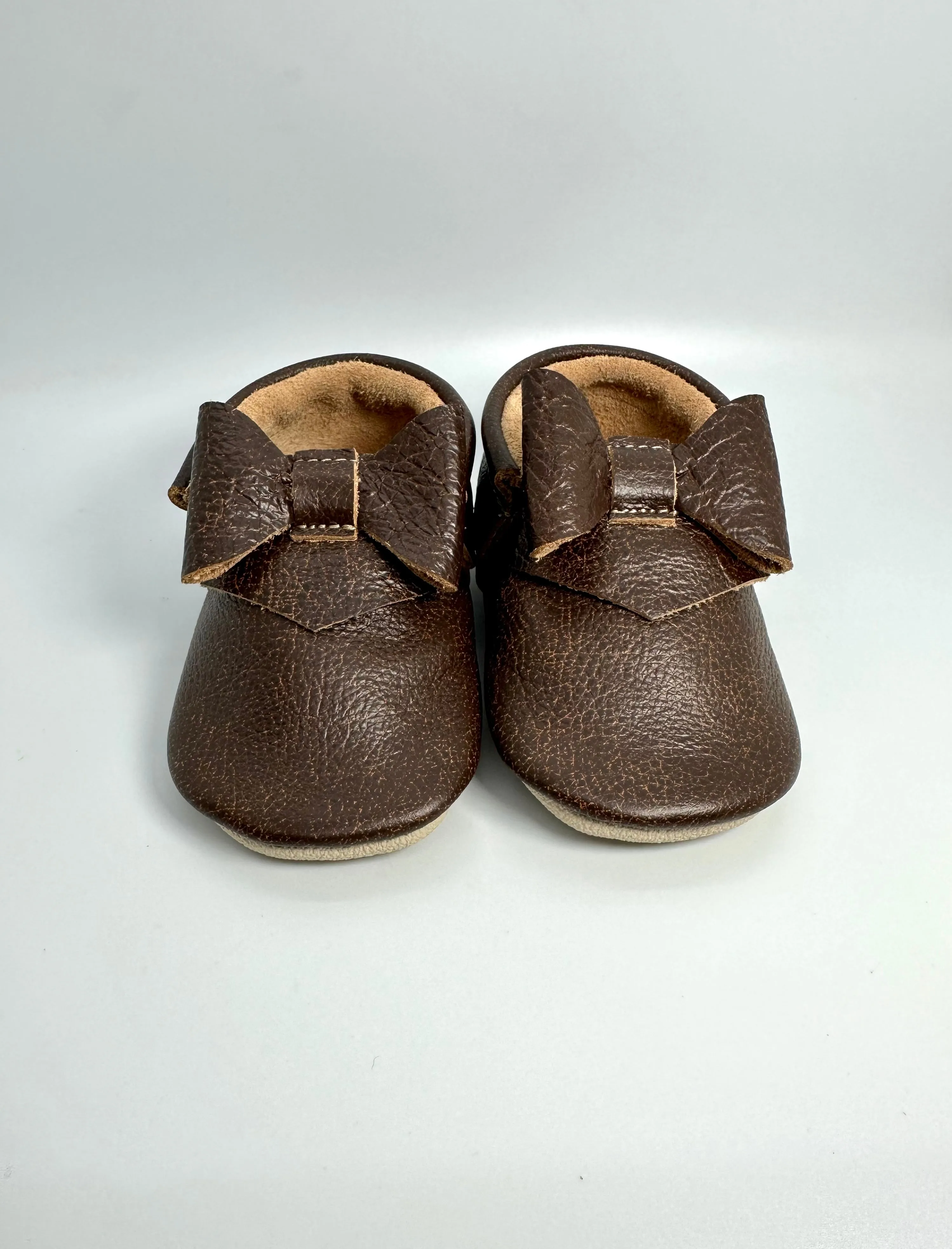 Seasoned Hickory Fringe Bow Mocc