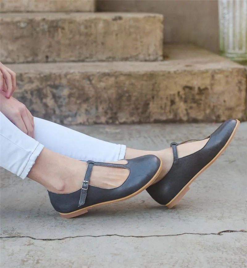 Women round closed toe T strap flat sandals slip on summer sandals