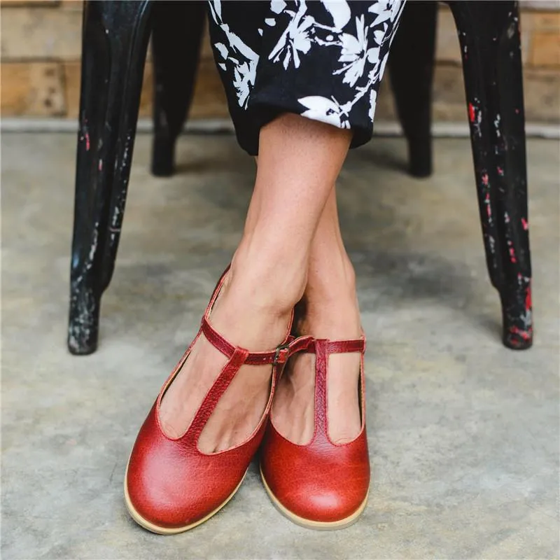 Women round closed toe T strap flat sandals slip on summer sandals