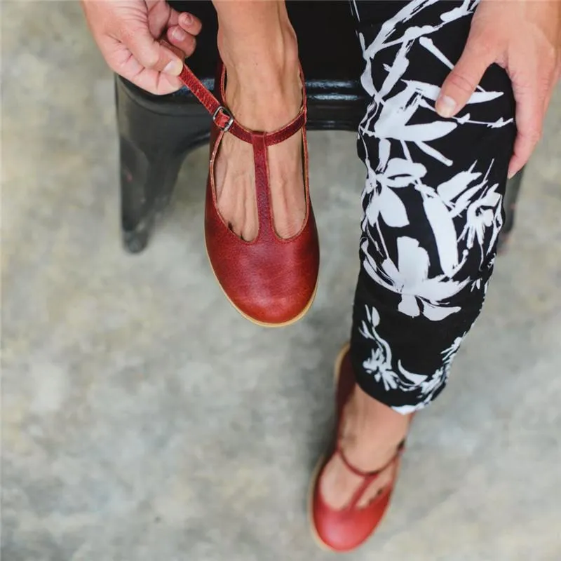 Women round closed toe T strap flat sandals slip on summer sandals