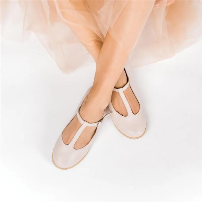 Women round closed toe T strap flat sandals slip on summer sandals