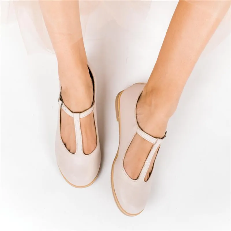 Women round closed toe T strap flat sandals slip on summer sandals