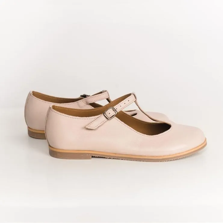 Women round closed toe T strap flat sandals slip on summer sandals